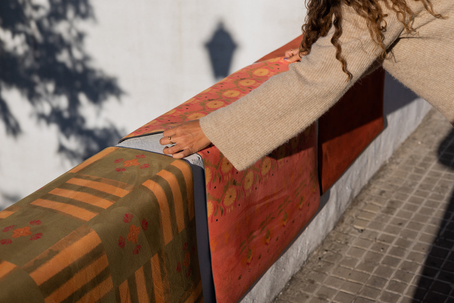 Alma lua : accessoires de yoga fleuris et studio créatif coloré