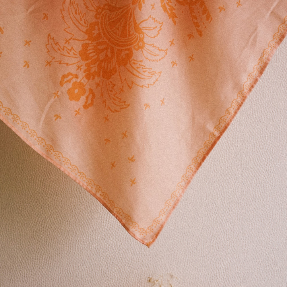 
                  
                    Foulard Wisteria Sand dreamer
                  
                